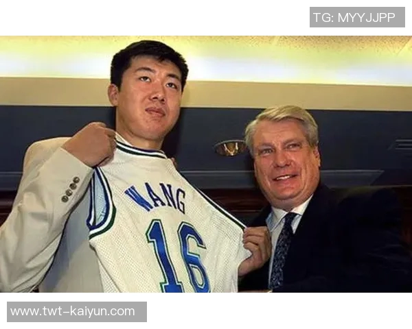 【历史上的今天】王治郅迎NBA首秀中文标语亮了! 【历史上的今天】王治郅迎NBA首秀中文标语亮了!