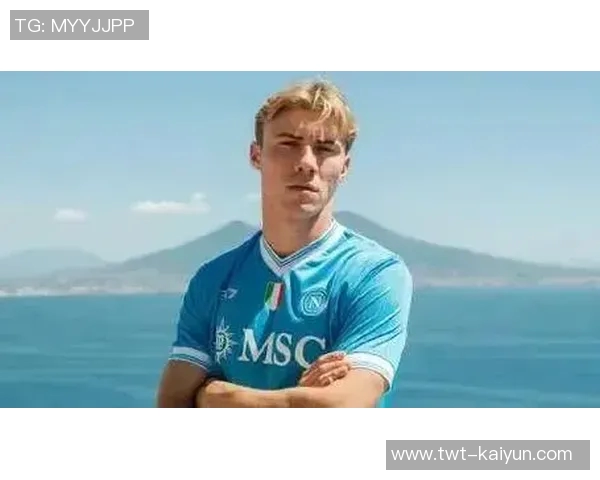 太阳报:曼联17岁中场思韦茨随一线队训练,被比作佩德里 太阳报:曼联17岁中场思韦茨随一线队训练,被比作佩德里